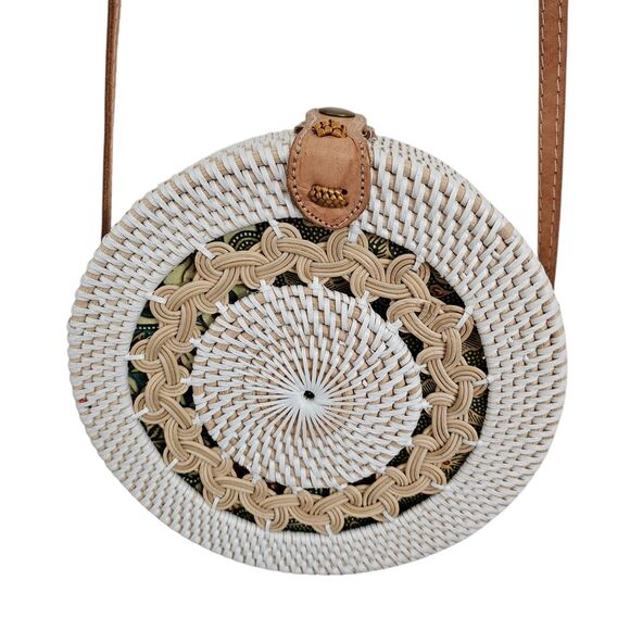 Round Straw Bag White Wicker Rattan Handwoven Crossbody Beach Boho Resortwear - Picture 1 of 9